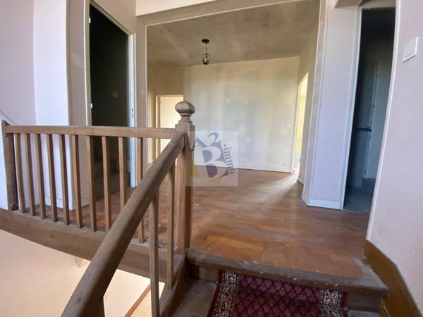 Vente maison Angouleme (16000), 330.00m² avec 10 pièce(s) dont 8 chambre(s) sur 400.00m² de terrain. Agence Allard Brimeaud