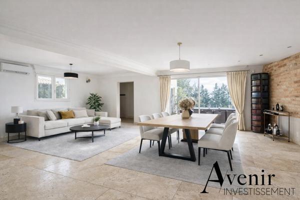 Magnifique maison de 221 m2 - Vue dégagée - 6 chambres Lyon Magnifique maison de 221 m2 - Vue dégagée - 6 chambres Lyon