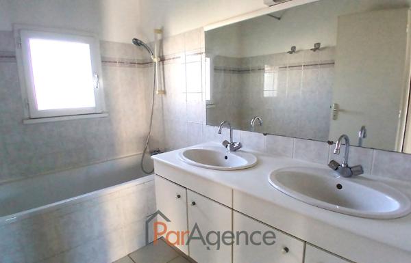 MAISON 4 PIECES - 88 M2 - 300 M CENTRE VILLE