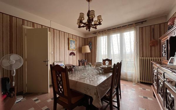 Maison à vendre    5 pièces • 105 m2 Saint-Yorre