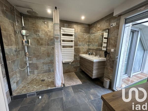 Maison traditionnelle 7 pièces de 214 m² à Grigny (91350)