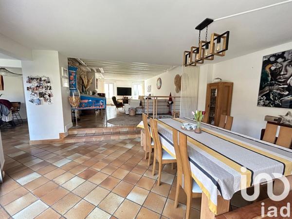 Maison traditionnelle 7 pièces de 214 m² à Grigny (91350)