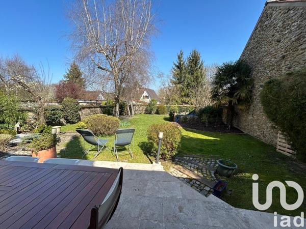 Maison traditionnelle 7 pièces de 214 m² à Grigny (91350)