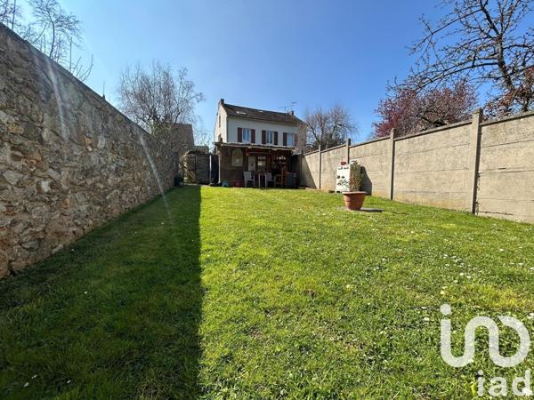 Maison traditionnelle 7 pièces de 214 m² à Grigny (91350)