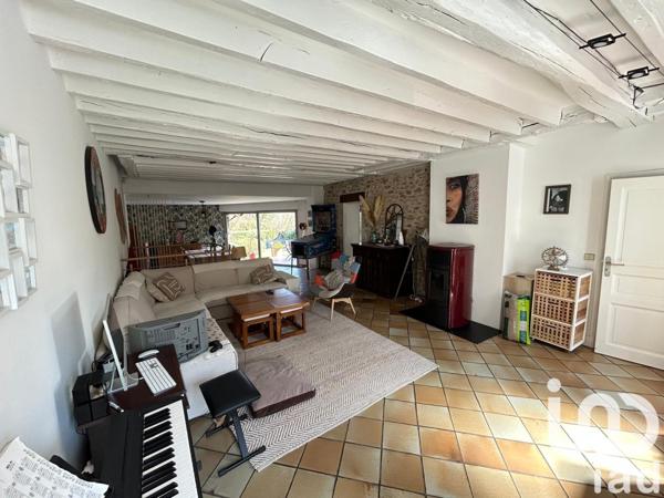 Maison traditionnelle 7 pièces de 214 m² à Grigny (91350)