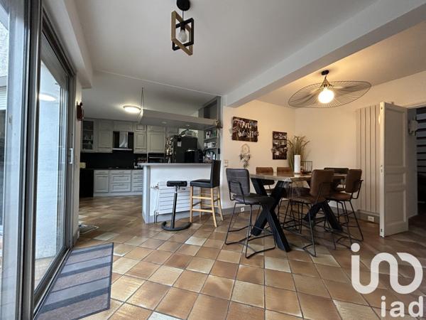 Maison traditionnelle 7 pièces de 214 m² à Grigny (91350)