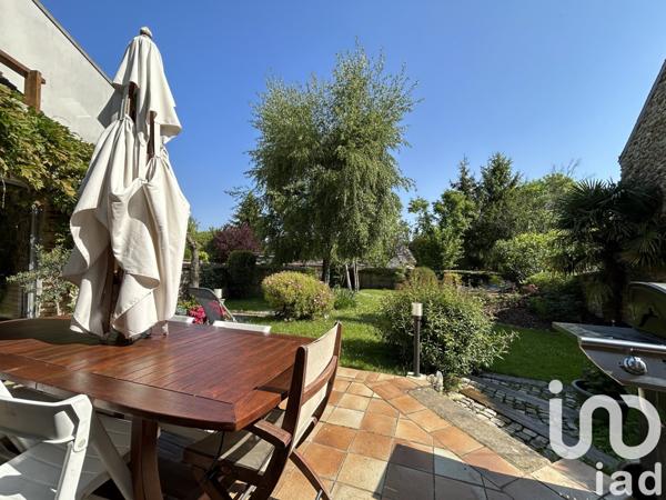 Maison traditionnelle 7 pièces de 214 m² à Grigny (91350)