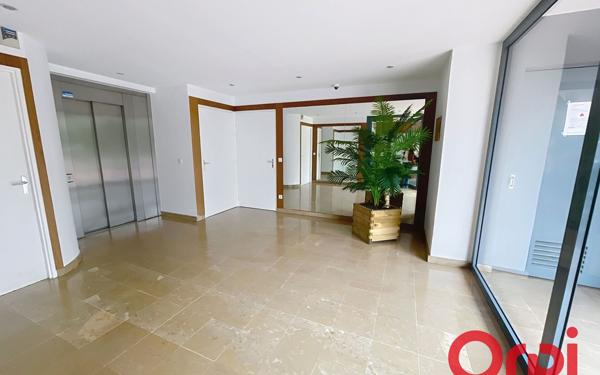 Appartement à vendre    2 pièces • 32,53 m2 Marseille 12