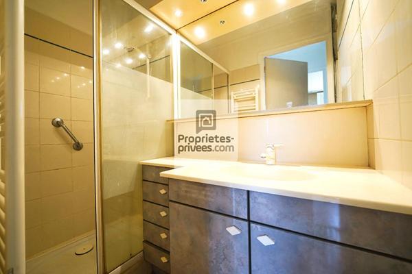 GRENOBLE BAJATIERE Grand T4 de 92m2 + 2 Caves