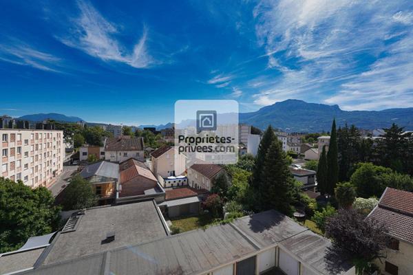 GRENOBLE BAJATIERE Grand T4 de 92m2 + 2 Caves
