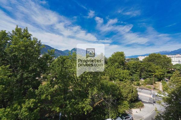 GRENOBLE BAJATIERE Grand T4 de 92m2 + 2 Caves