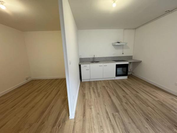 Location                                                      Appartement
                        
                     2 pièces                      40 m2                     à Saint-Quentin