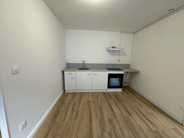 Location                                                      Appartement
                        
                     2 pièces                      40 m2                     à Saint-Quentin