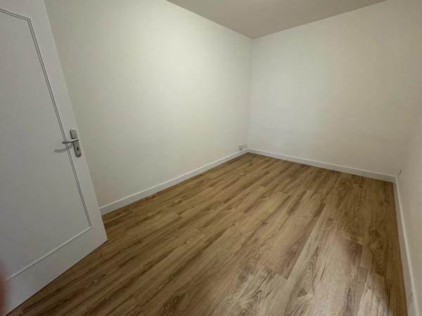 Location                                                      Appartement
                        
                     2 pièces                      40 m2                     à Saint-Quentin
