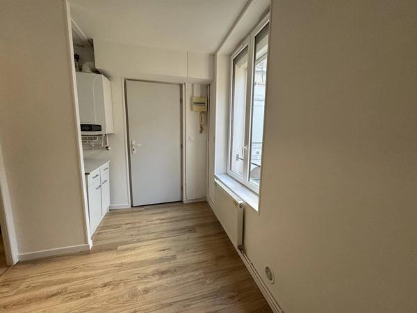 Location                                                      Appartement
                        
                     2 pièces                      40 m2                     à Saint-Quentin