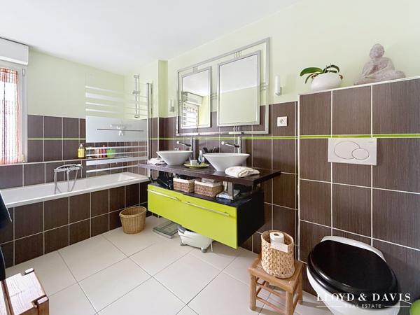 Vaux sur mer proche Pontaillac : maison 5 chambres + gite sur 2000 m² de terrain