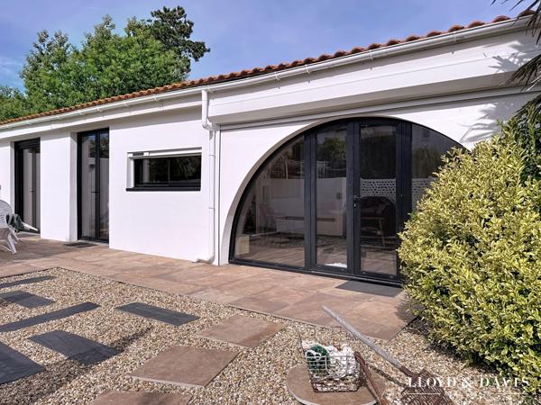 Vaux sur mer proche Pontaillac : maison 5 chambres + gite sur 2000 m² de terrain