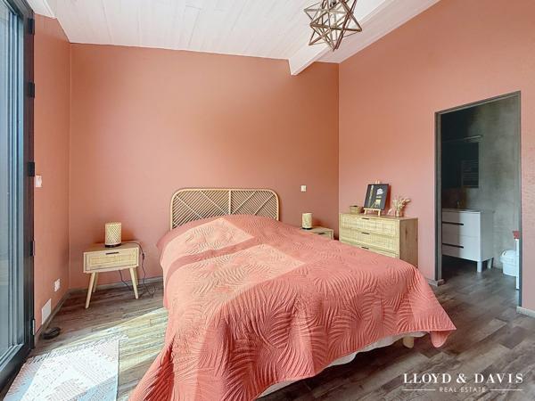 Vaux sur mer proche Pontaillac : maison 5 chambres + gite sur 2000 m² de terrain