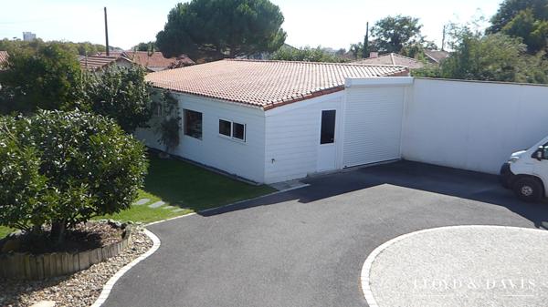 Vaux sur mer proche Pontaillac : maison 5 chambres + gite sur 2000 m² de terrain