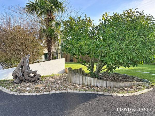 Vaux sur mer proche Pontaillac : maison 5 chambres + gite sur 2000 m² de terrain