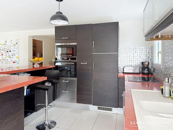 Vaux sur mer proche Pontaillac : maison 5 chambres + gite sur 2000 m² de terrain