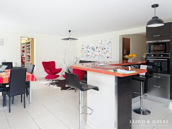 Vaux sur mer proche Pontaillac : maison 5 chambres + gite sur 2000 m² de terrain