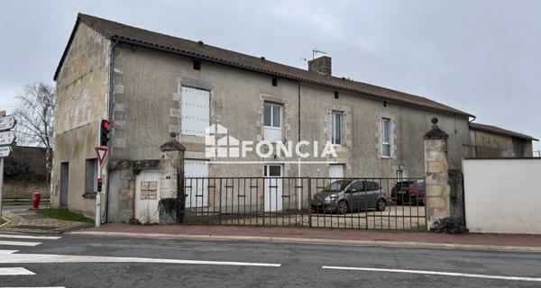À vendre Immeuble 655 m² - Vouillé 86190