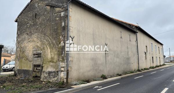 À vendre Immeuble 655 m² - Vouillé 86190