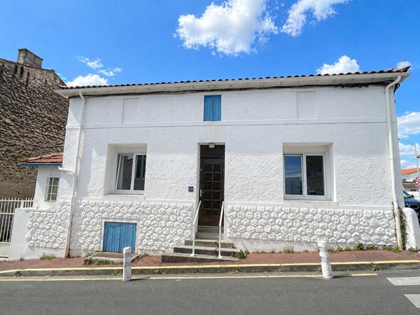 ROYAN Maison avec cour, terrasse couverte et grenier aménageable Royan