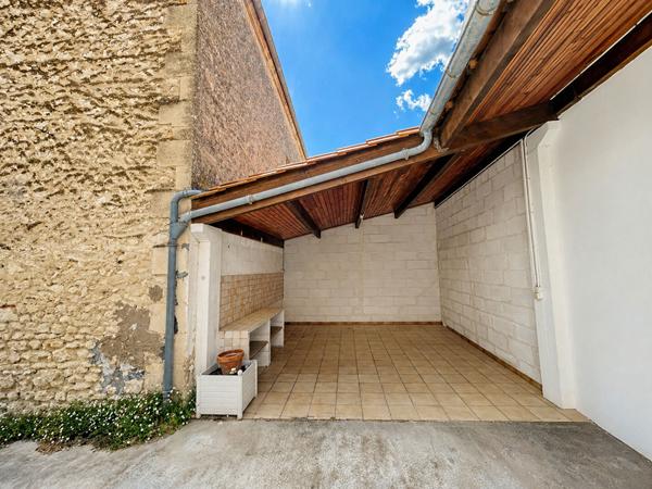ROYAN Maison avec cour, terrasse couverte et grenier aménageable Royan
