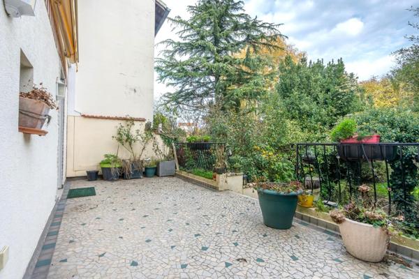 8 min. RER A, 4/5 chambres, jardin, charme