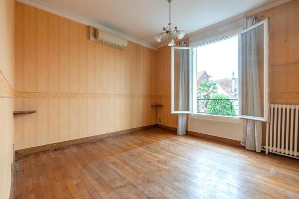 8 min. RER A, 4/5 chambres, jardin, charme