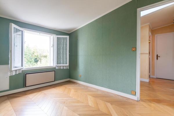 8 min. RER A, 4/5 chambres, jardin, charme