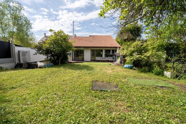 Maison de plain pied avec environ 300m2 de sous-sol (2m62m60 de hauteur sous plafond)0