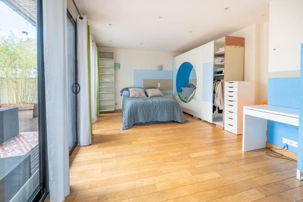 Maison de plain pied avec environ 300m2 de sous-sol (2m62m60 de hauteur sous plafond)0