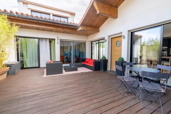 Maison de plain pied avec environ 300m2 de sous-sol (2m62m60 de hauteur sous plafond)0