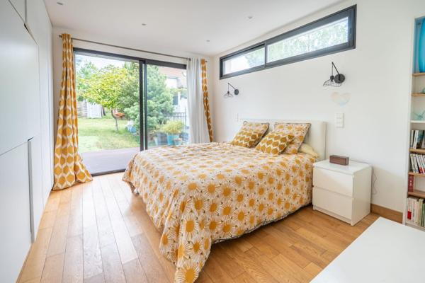 Maison de plain pied avec environ 300m2 de sous-sol (2m62m60 de hauteur sous plafond)0