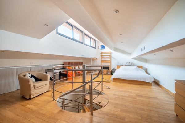 Maison de plain pied avec environ 300m2 de sous-sol (2m62m60 de hauteur sous plafond)0
