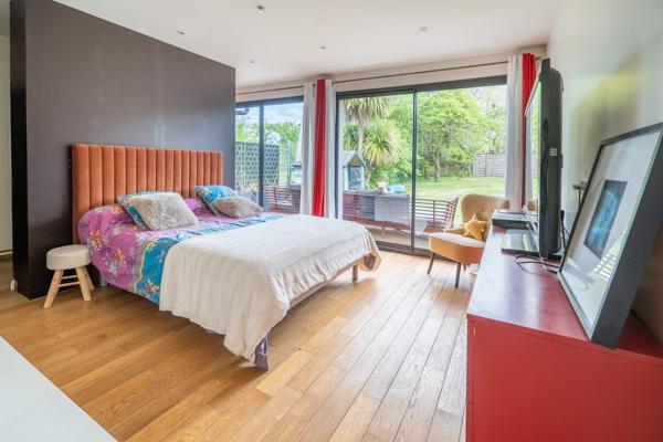 Maison de plain pied avec environ 300m2 de sous-sol (2m62m60 de hauteur sous plafond)0
