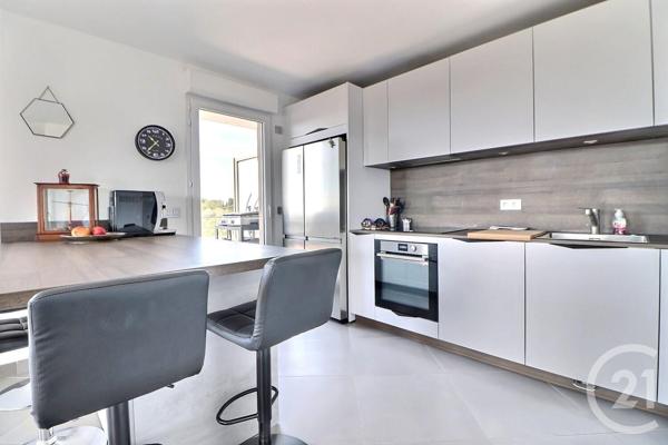 Appartement T3 à vendre  3 pièces - 75,78 m2 FREJUS - 83
