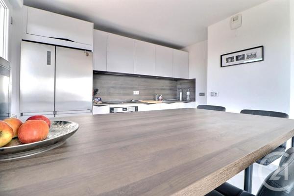 Appartement T3 à vendre  3 pièces - 75,78 m2 FREJUS - 83
