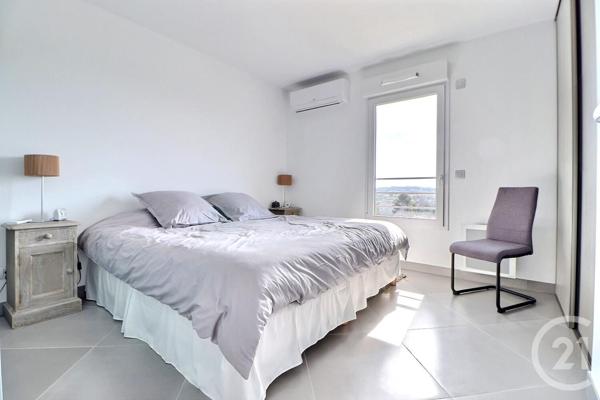 Appartement T3 à vendre  3 pièces - 75,78 m2 FREJUS - 83