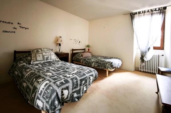 MAISON 4 CHAMBRES ET LOGEMENT NDEPENDANT - JAUNAY MARIGNY