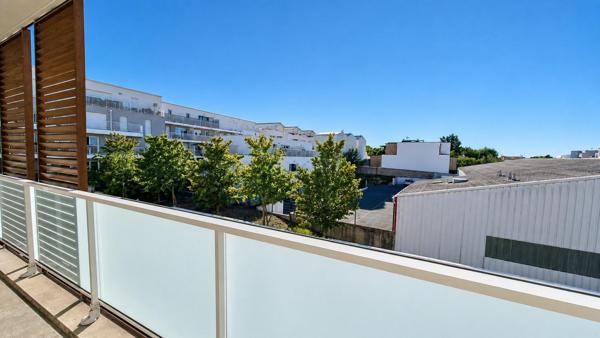 Deuxième étage - T2 récent avec balcon et vue dégagée !