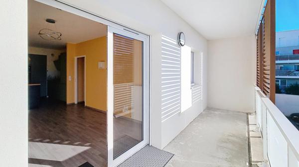 Deuxième étage - T2 récent avec balcon et vue dégagée !