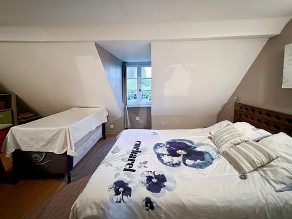 Maison Guignes de 244 M2 avec 722 m2 de jardin