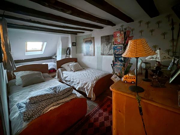 Maison Guignes de 244 M2 avec 722 m2 de jardin