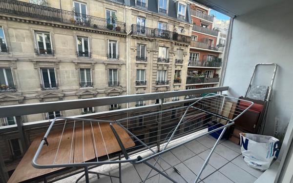 Appartement à vendre    1 pièce • 27,43 m2 Paris 18