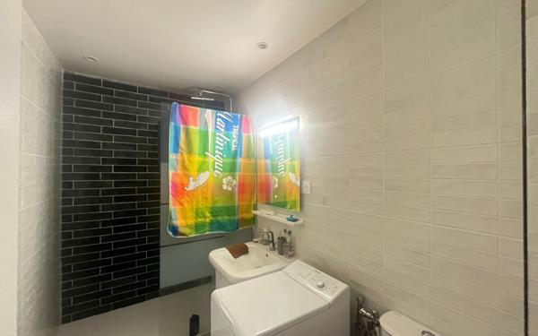 Appartement à vendre    1 pièce • 27,43 m2 Paris 18