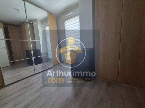 Vente                                                      Appartement
                        
                     4 pièces                      80 m2                     à Ormesson-sur-Marne